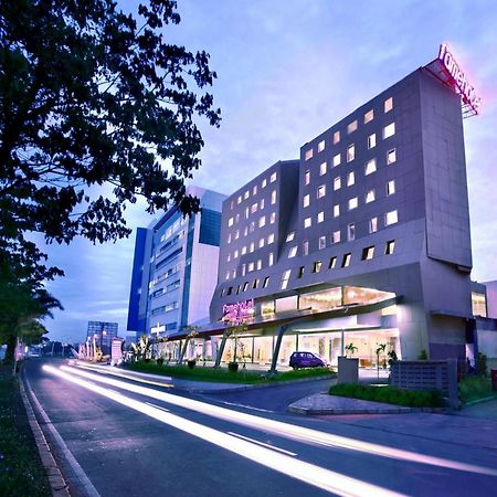 Fame Hotel Gading Serpong Тангеранг Екстер'єр фото